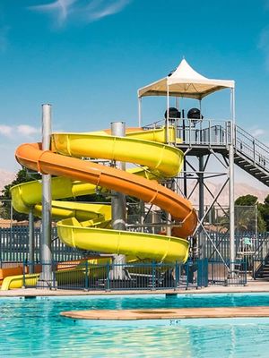 Park Eğlence Su Eğlence Spor Ekipmanı Spiral Tüplü Açık Havuz Oyun Alanı Kaydırma