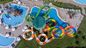 Eğlence Parkı Büyük Oyun Ekipmanı Yerdeki Havuzun Üzerinde Çocuk Kaydırma