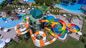 Eğlence Parkı Büyük Oyun Ekipmanı Yerdeki Havuzun Üzerinde Çocuk Kaydırma