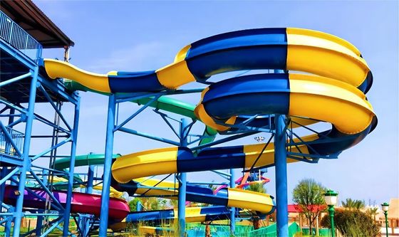 4 Atlı Fiberglass Su Parkı Kaydırma Açık Hava Eğlence Su Parkı Oyunlar Atlamalar