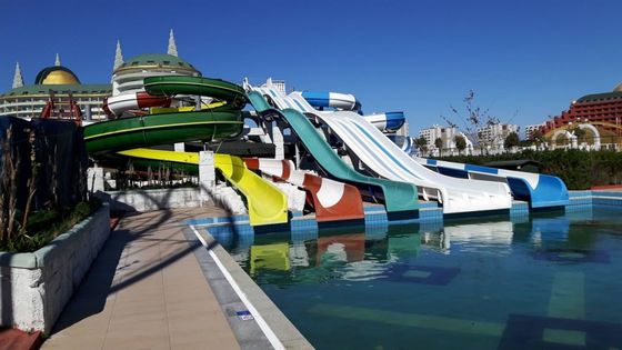İyi bir fiyat. Su Eğlence Parkı Atlamalar Oyun Büyük Cam Elyaf Kaydırma Satılık çevrimiçi
