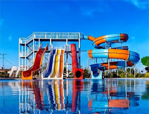 İyi bir fiyat. Eğlence Parkı Sürüşleri Çocuklar Büyük Su Oyunları Yüzme Havuzu için 3 Metre Yükseklikte Kaydırmalar çevrimiçi