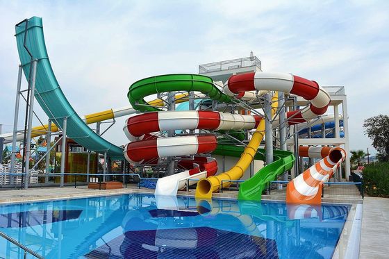 İyi bir fiyat. ODM Eğlence Su Parkı Yüzme Havuzu Çocuk Sürüşleri Fiberglass Slide çevrimiçi