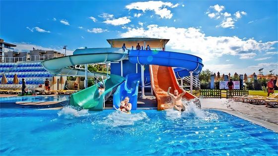 İyi bir fiyat. ODM Açık Hava Su Parkı Eğlence Spor Yüzme Havuzu Çocuklar için Fiberglass Kaydırma çevrimiçi