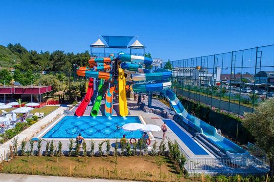 Açık Hava Ticari Su Parkı Yüzme Havuzu Oyunları Çocuklar İçin Su Fiber Glass Kaydırma
