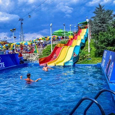 İyi bir fiyat. ODM Açık Hava Büyük Su Eğlence Parkı Yaz Yüzme Havuzu Çocuklar İçin Fiberglass Gökkuşağı Kaydırma çevrimiçi