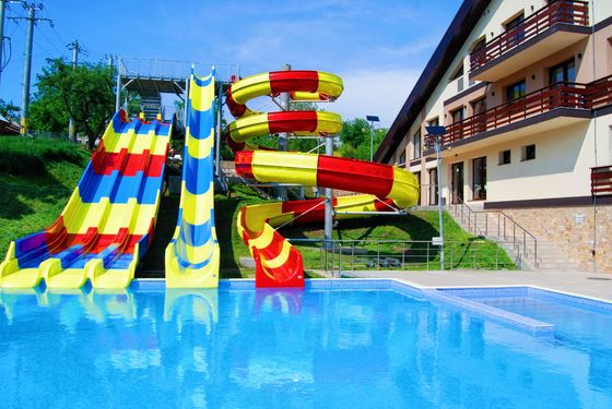 İyi bir fiyat. OEM Ticari Su Eğlence Parkı Yolculuk Fiberglass Tube Spiral Kaydırma Set Satılık çevrimiçi