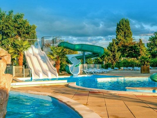 Özel Su Parkı Yüzme Havuzu Tasarımı Su Sporları Faaliyeti Fiberglass Slide