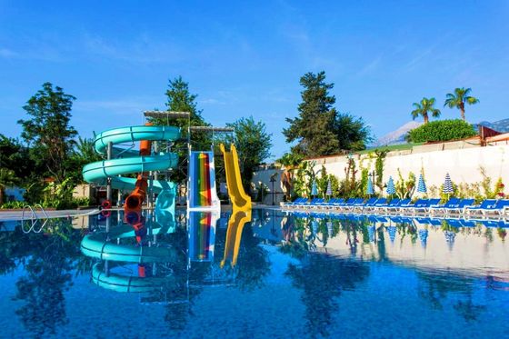 İyi bir fiyat. 5-12 M Genişliği Yüzme havuzu Oyunlar Yetişkinler için Su Parkı Kaydırma 18.5Kw Güç çevrimiçi