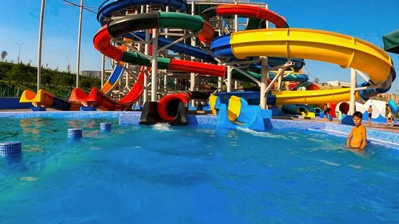 İyi bir fiyat. Yüzme havuzu ekipmanları Ticari açık hava oyun alanı için küçük spiral kaydırma çevrimiçi