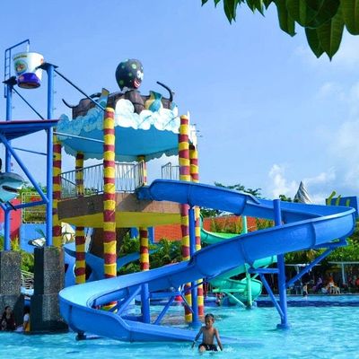 İyi bir fiyat. Çocuklar Yeraltı Yüzme Havuzu Yürüyüşü Aqua Parkı İçin Cam Elyaf Su Kaydırma çevrimiçi