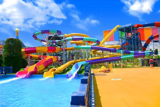 Büyük Açık Hava Eğlence Ekipmanları Aqua Park Fiberglas Su Kaydırakları Su Oyunları Oyun Alanı Su Kaydırağı Yüzme Havuzu İçin Açık Spiral Yetişkinler ve Çocuklar İçin Uygun Özelleştirme
