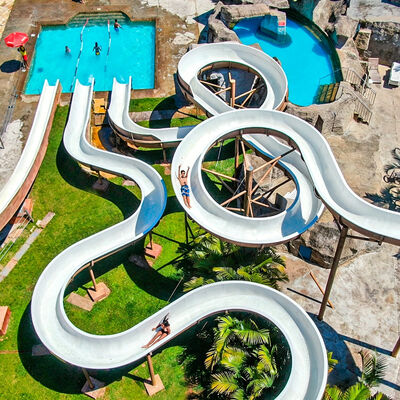 İyi bir fiyat. Su parkı için büyük cam lif spiral su kaydırma sistemi 6-8 mm kalınlıklı ticari ekipman 1 yıllık garanti ile çevrimiçi