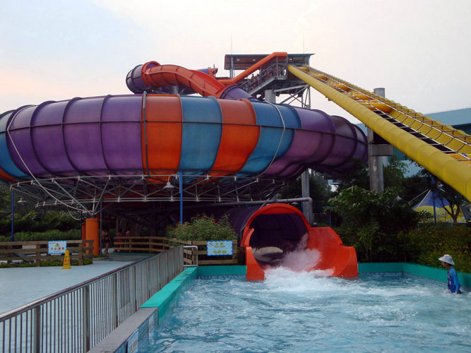 Yetişkinler ve Çocuklar Aqua Park Fiberglas Su Kaydırakları, 16m yüksekliği Waterpark Uzay Bowl Rider Slide